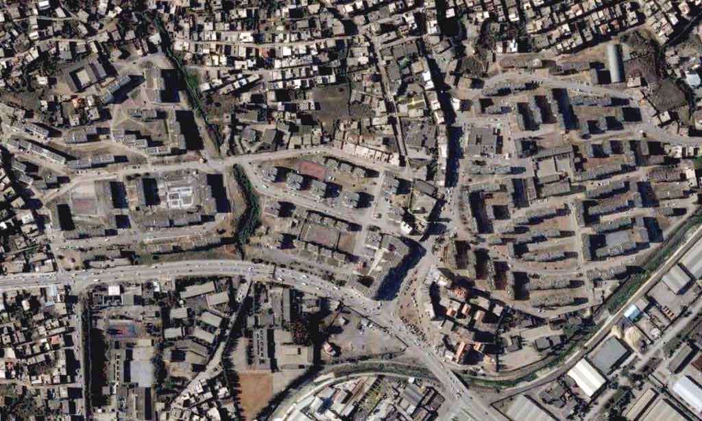 Les cités des 600, 300 et 1000 logements à Ihadadenne (de gauche à droite) -Béjaïa