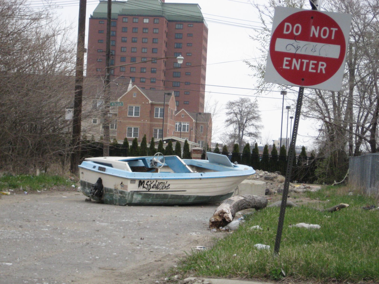[boat+with+do+not+enter+sign.jpg]