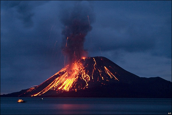 [Volcan+el+niño+de+Krakatoa+en+Sunda.jpg]