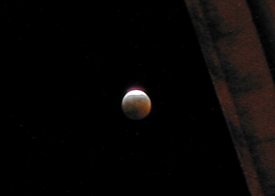 [Eclipsi+Lluna-1+03-03-07b.jpg]