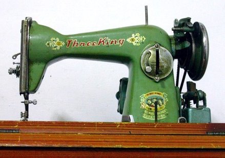 [sewing+green+machine.jpeg]