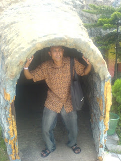 Shishir at the gate of Igloo House