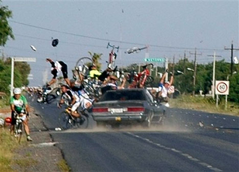 [car-accident-cyclists-mexico.jpg]