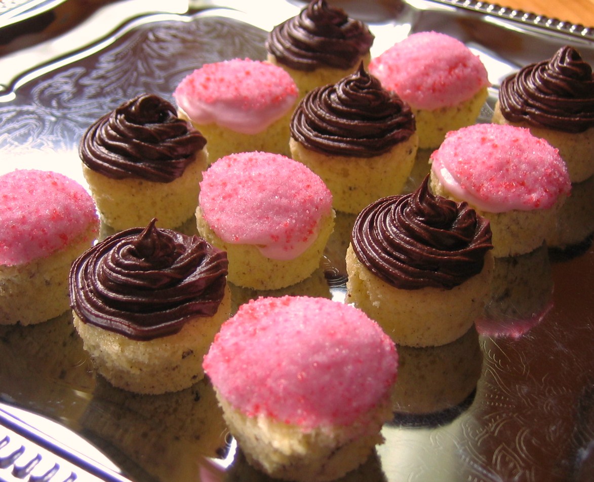 [mini_cupcakes.JPG]