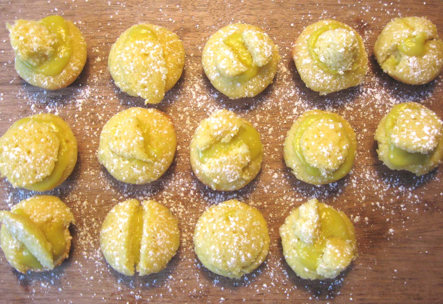 [mini+lemon+cupcakes.jpg]