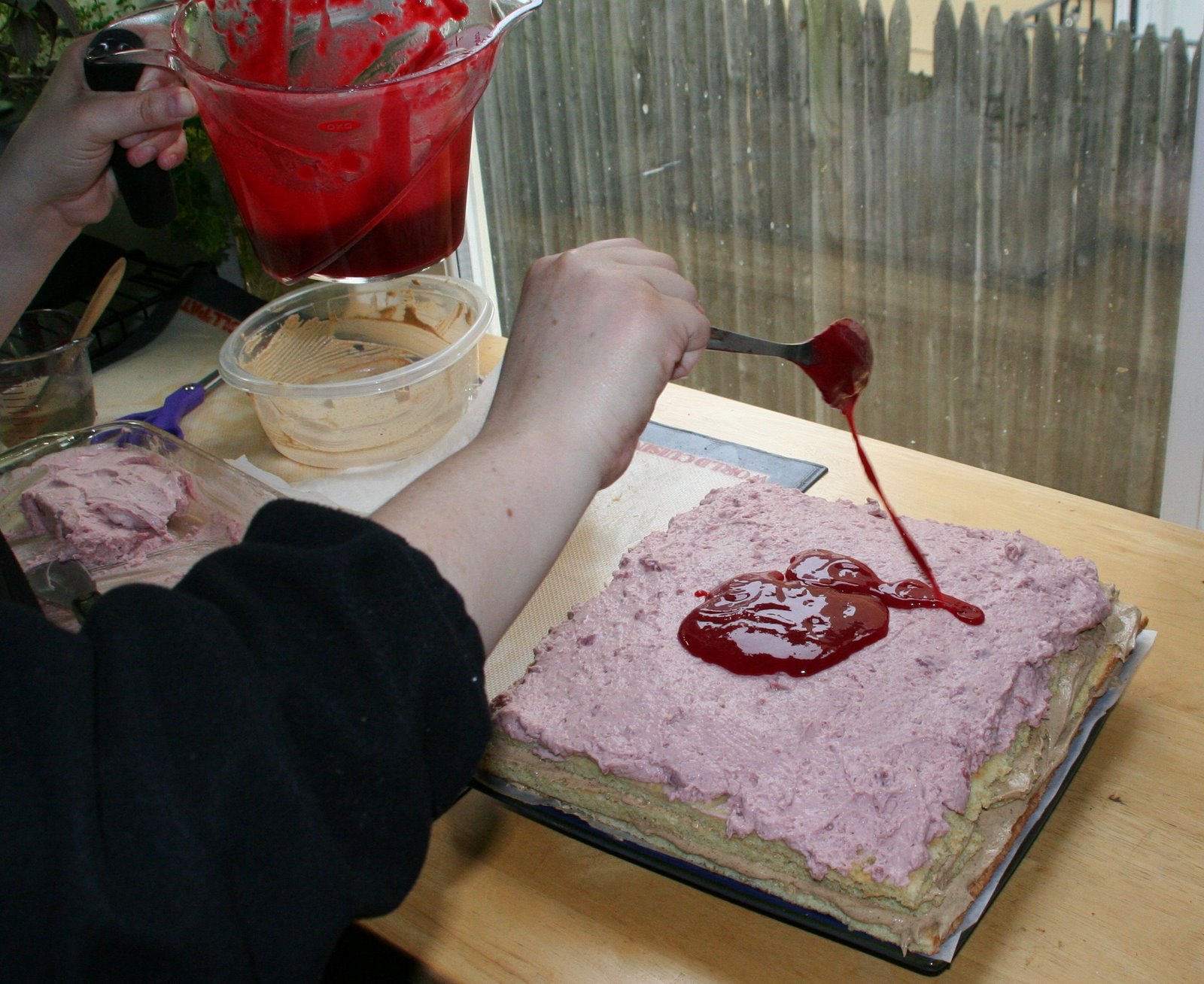 [Glazing+cake.JPG]