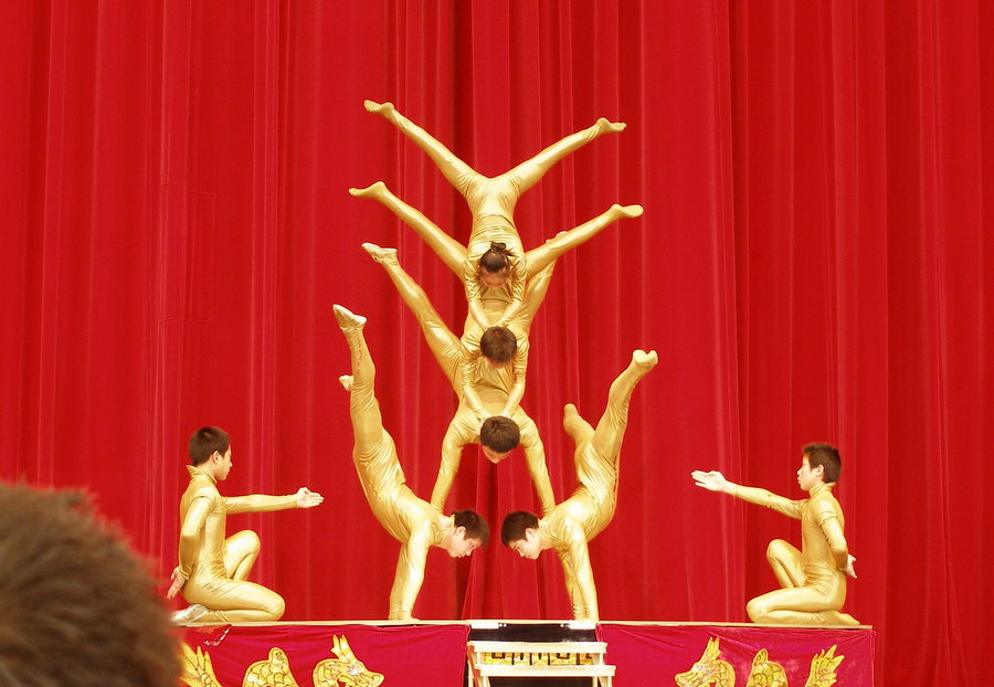 [Cirque+Shanghai+gymnasts2.JPG]