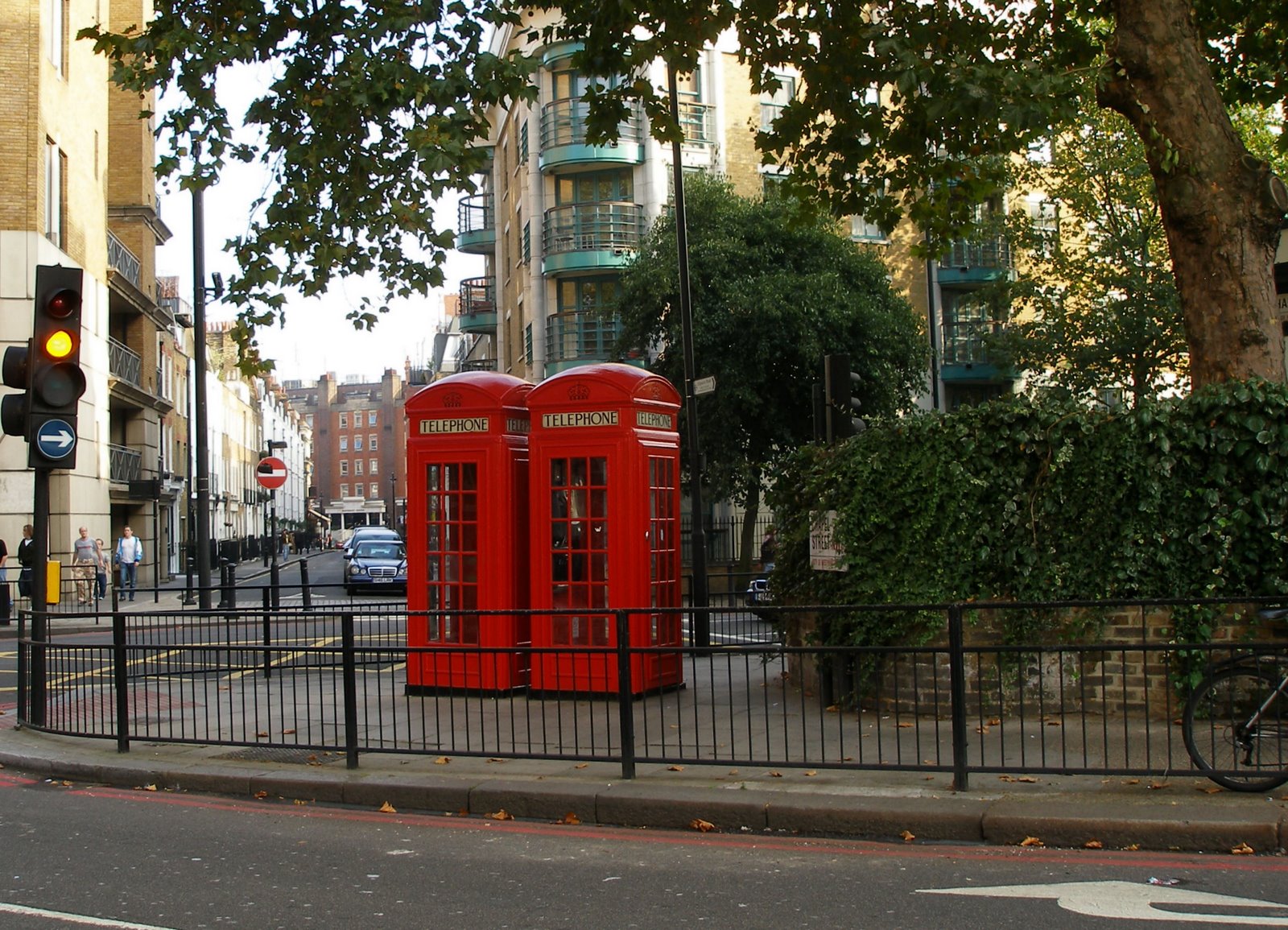 [Two+red+phone+booths.JPG]