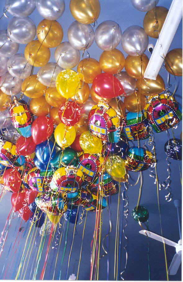 [Balloons_Ceiling_Fun.jpg]
