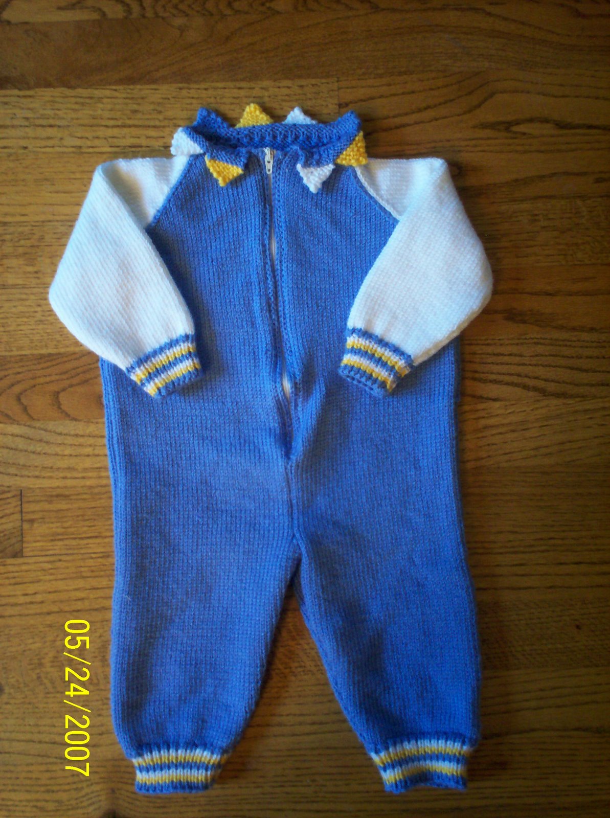 [070520+knit+romper+for+Baby+Boy+Ball+full+front+view+2.jpg]
