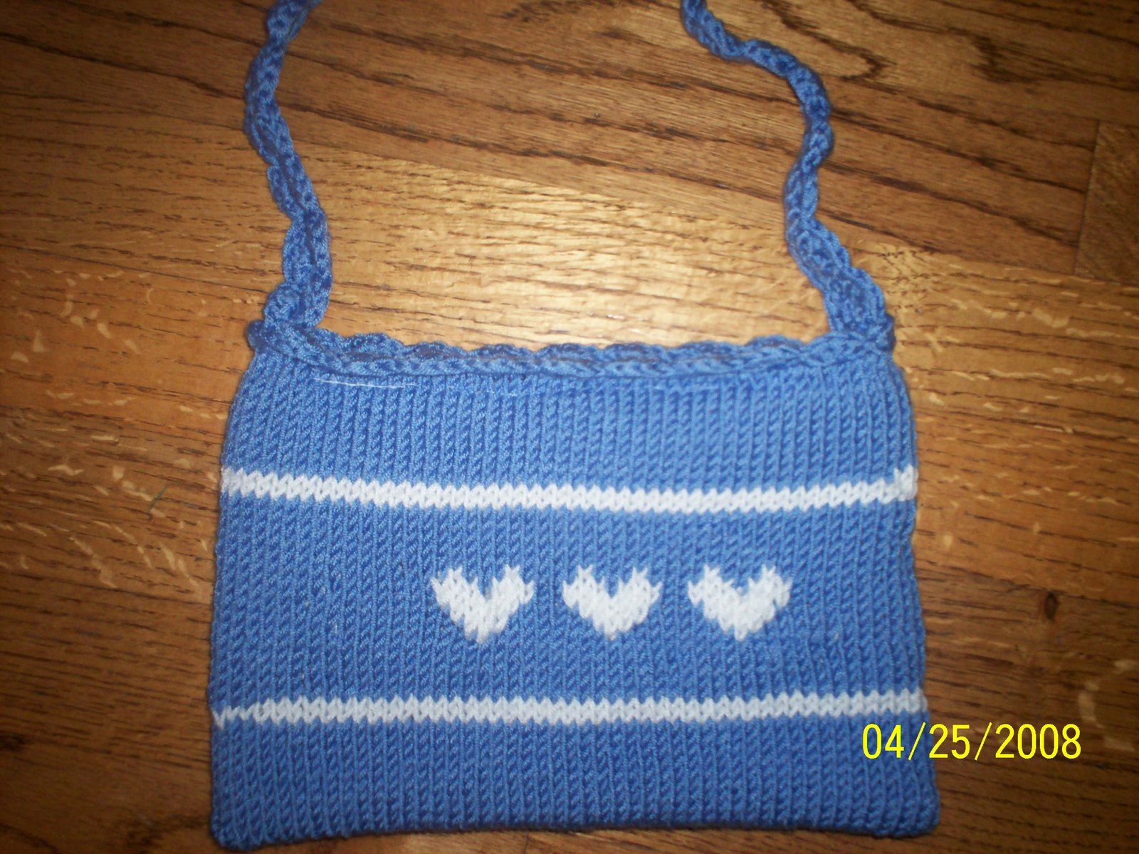 [080425+knit+julia+purse+back+with+hearts.jpg]