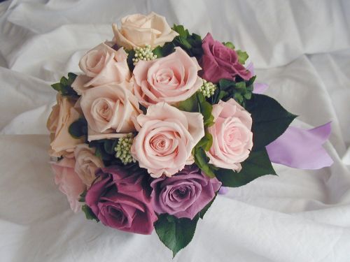 [round-bridal-bouquet.jpg]