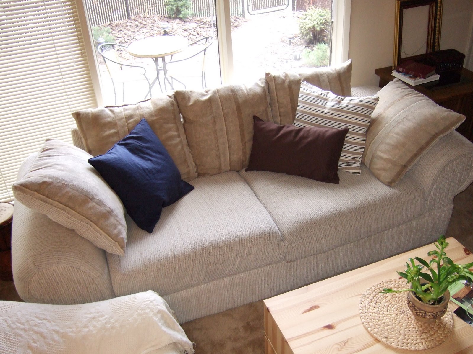 [2008_0415couch0018.JPG]