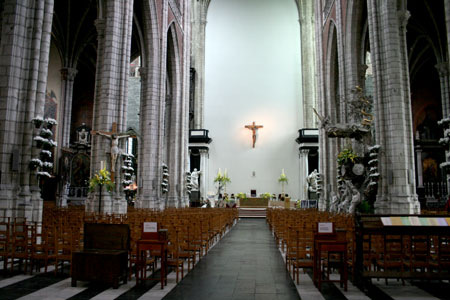 Altar da Catedral ao fundo