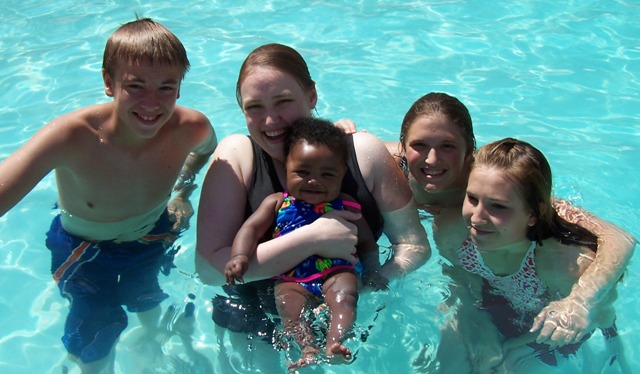 [Alex,+Megan,+Carly,+Julie+and+Caitie+in+Pool.jpg]