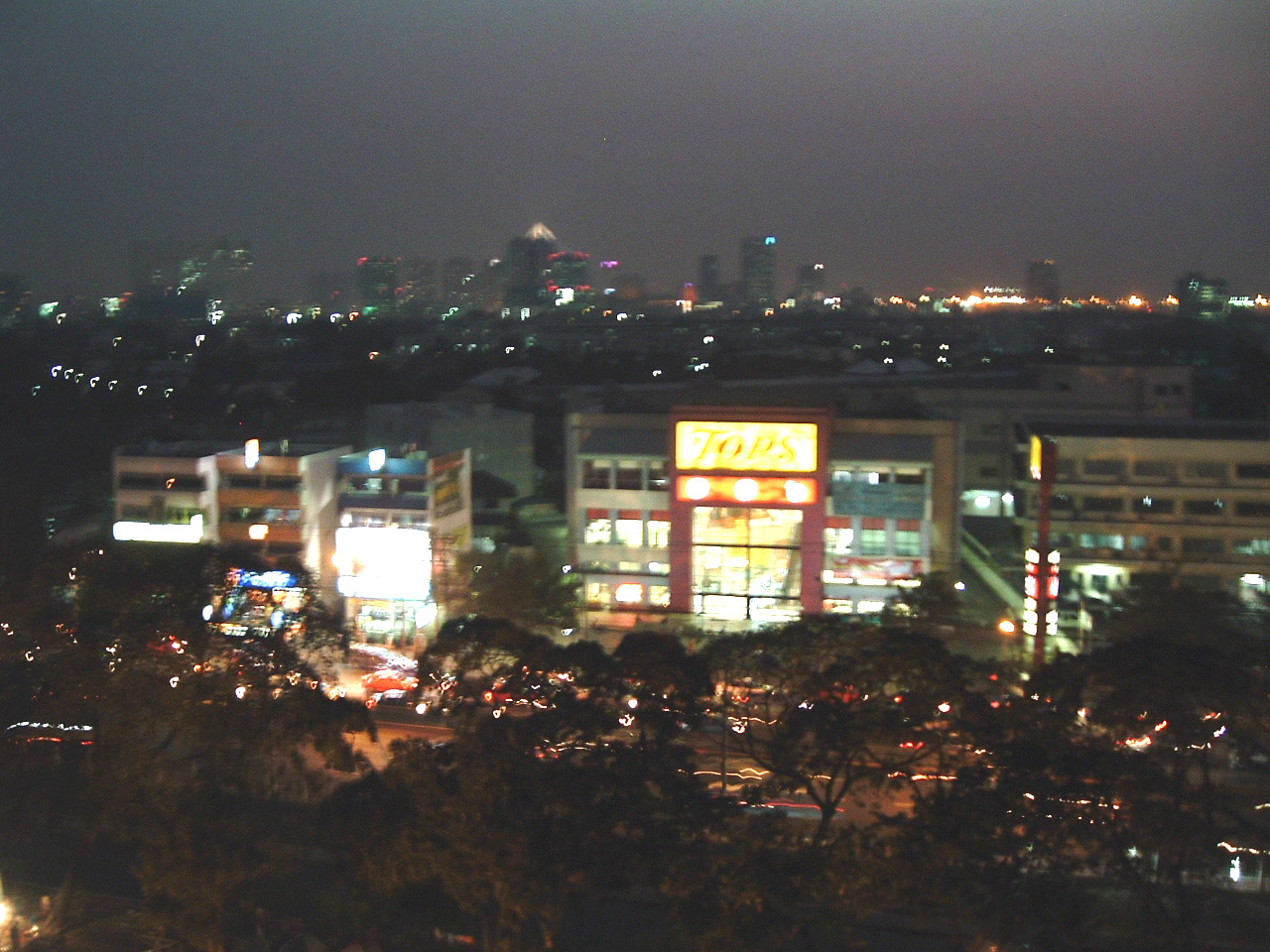 [evening+view+bangkok+hotel.JPG]