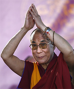 [dalai_lama-hands_raised.jpg]