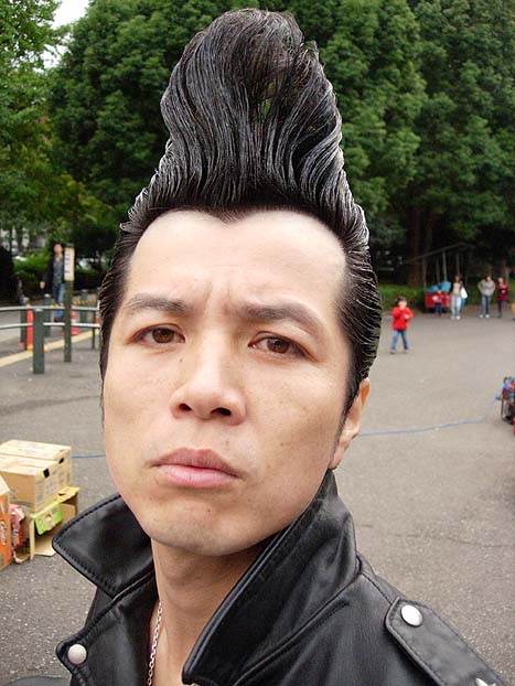 From photobentoThese are typical rockabilly hairstyle worn by Japanese 