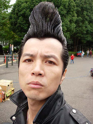 From photobentoThese are typical rockabilly hairstyle worn by Japanese 