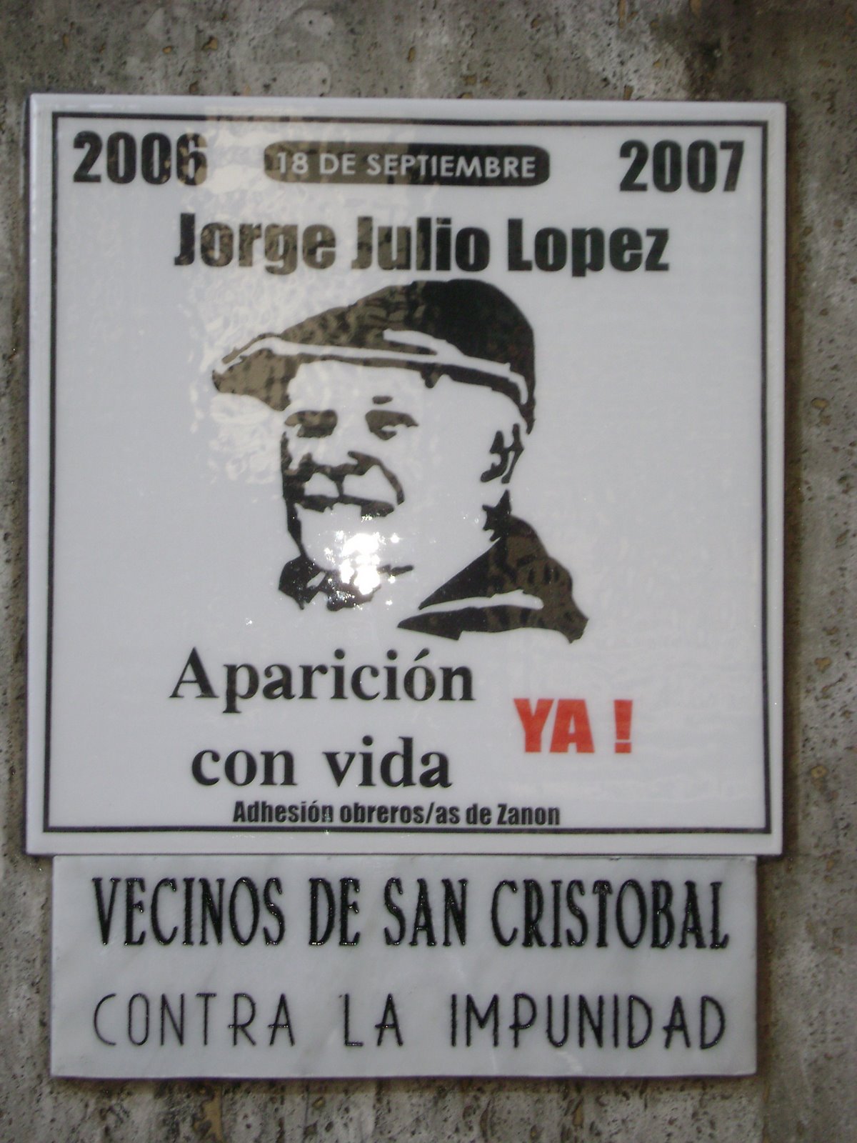 [placa+de+Julio+López.JPG]