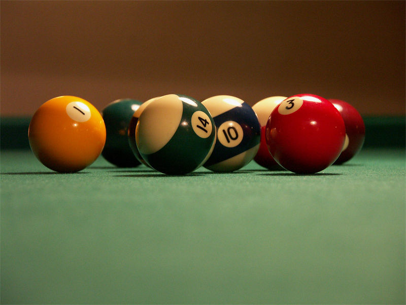 [800px-Billiards_balls.jpg]