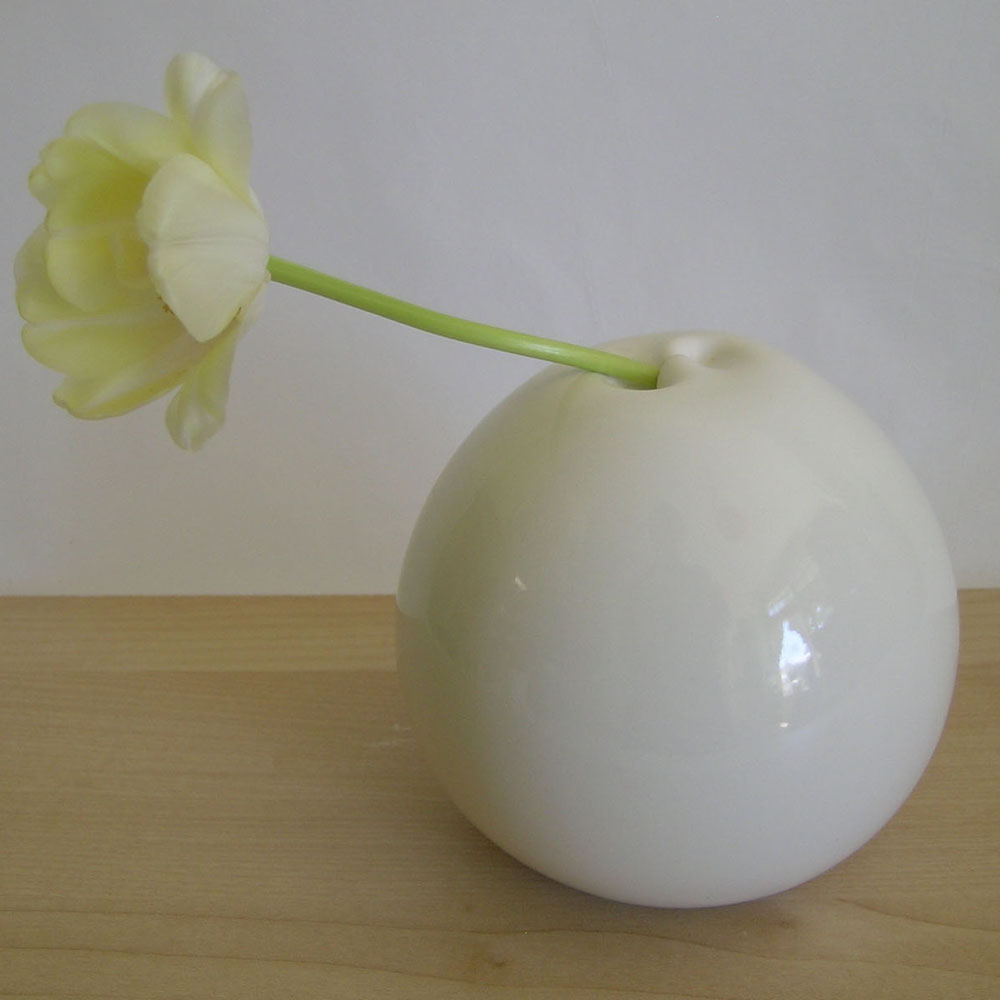 [porcelain+belly+button+vase.jpg]