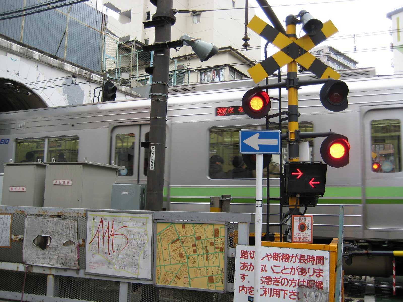 [shibuya_traincrossing.jpg]