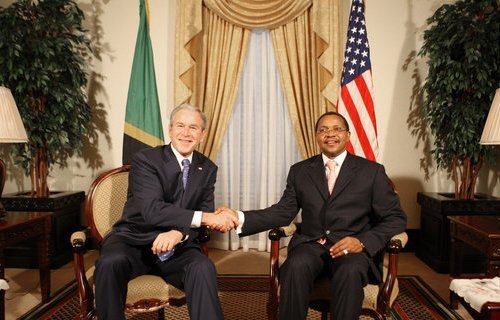 [President+Bush+and+Predint+Kikwete.bmp]