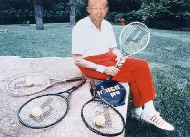 [Kodex+and+tennis+rackets.jpg]