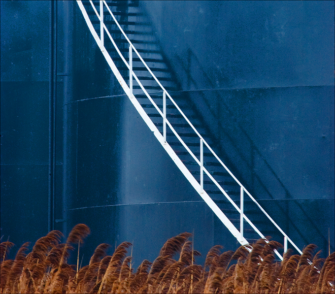 [Ladder+Motion+Grass+Oil+Tank-+Blog+-+Port+Stanley+-+DSC_4960.jpg]