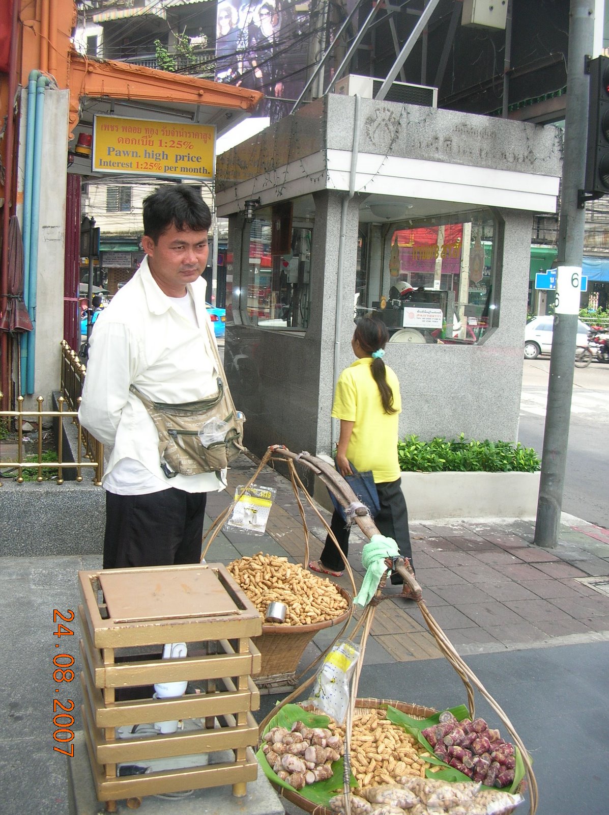 [a+man+selling+tuber+outside+the+State+Tower_Saphan+Taksin+station.JPG]