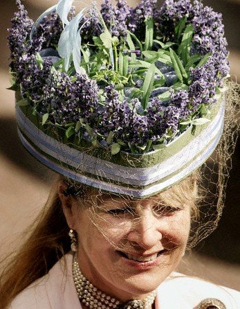 [A+LADY+RACEGOER+WEARS+A+GARDEN+THEMED+HAT+AT+ROYAL+ASCOT+IN+SOUTHERN+ENGLAND.jpg]