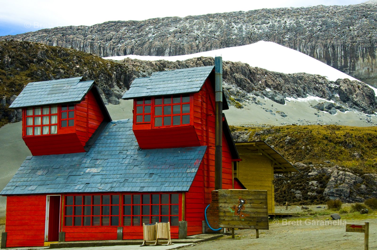 [Nevado+del+Ruiz+red+house.JPG]
