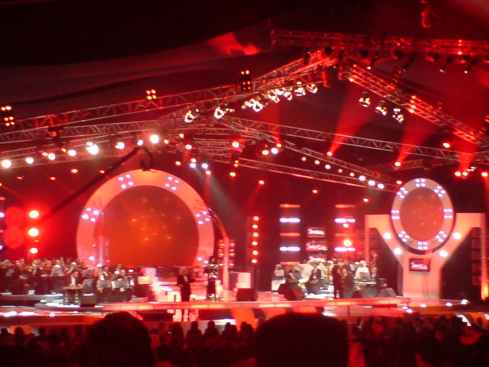 [Asalah+-+Hala+February+2008+concert+in+Kuwait.JPG]