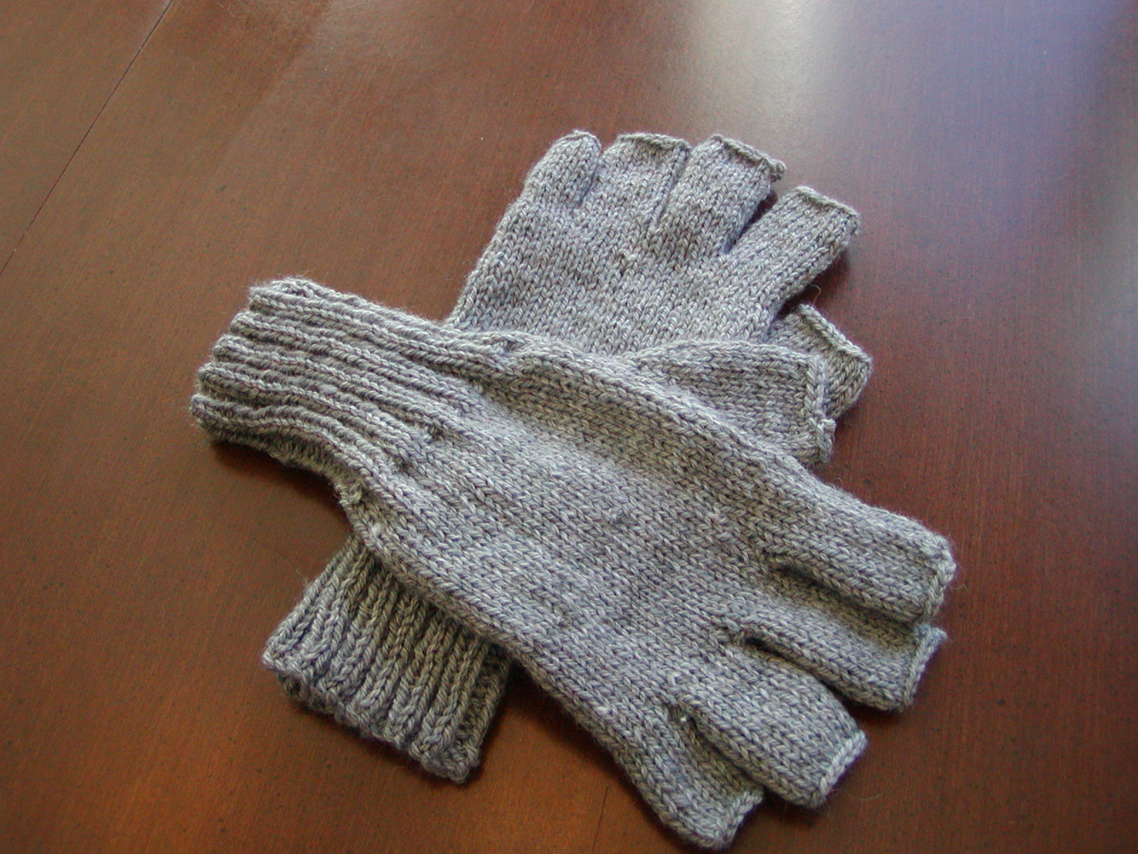 [Dad_s_gloves.JPG]
