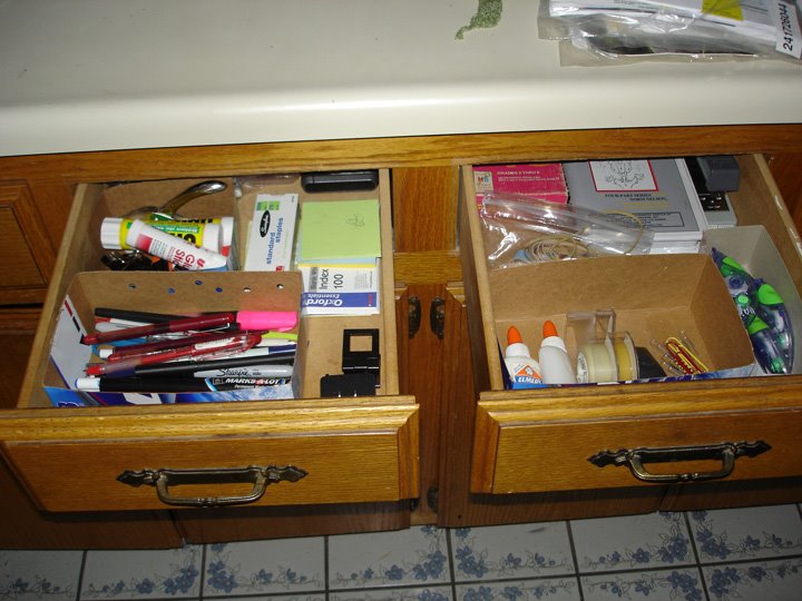 [organized+office+supplies+drawers.jpg]