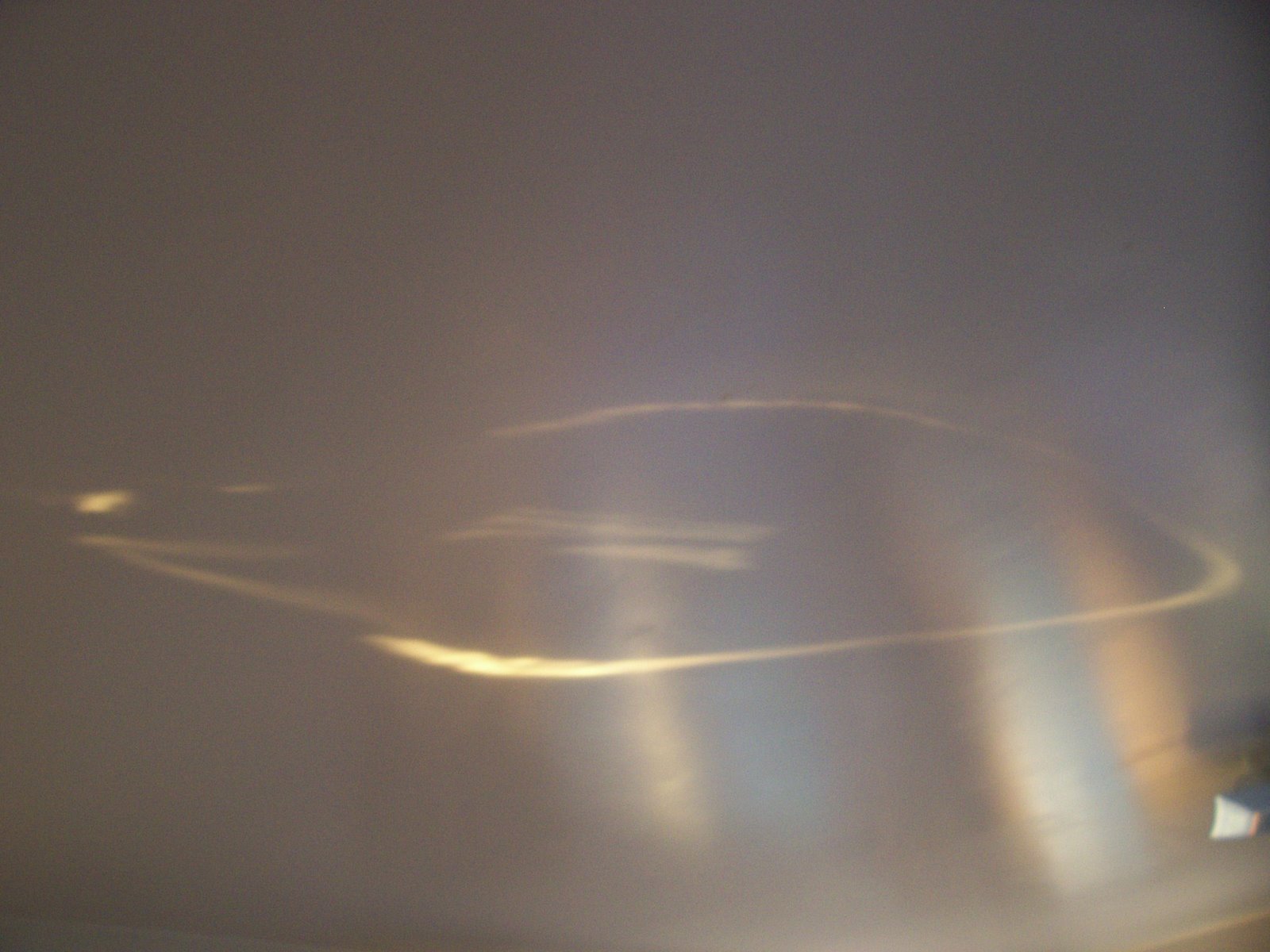 [weird+light+on+ceiling.jpg]