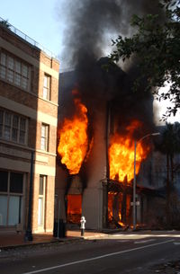 [200px-New_Orleans_Fire_2005-09-02.jpg]