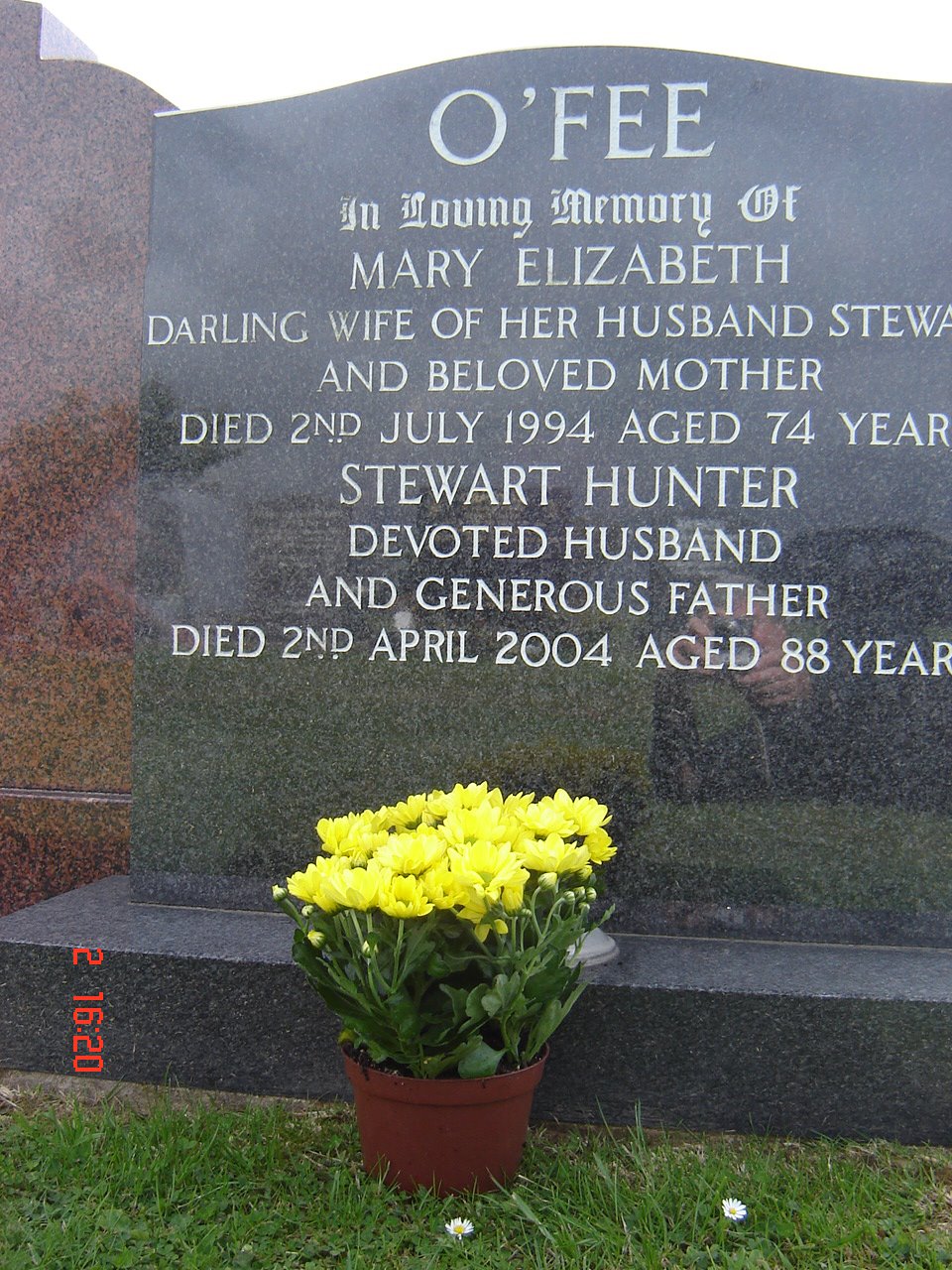 [July+2+Mum's+grave+001.jpg]