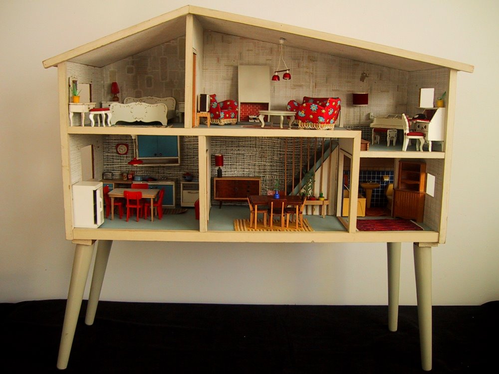 Vintage 1967 Lundby dolls house with legs.
