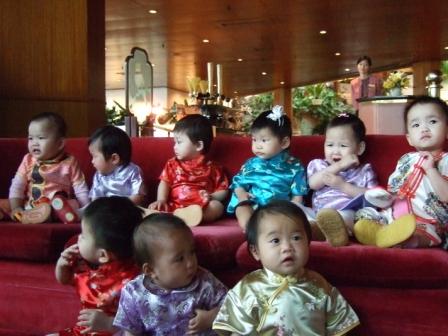 [Babies+Red+Couch+2.jpg]