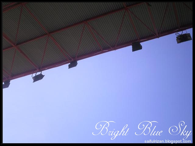 [Bright+blue+sky.jpg]