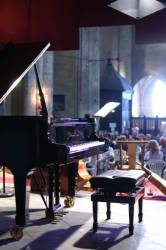 Cordes sur Ciel : L'église Saint Michel pendant l'enregistrement d'une émission de France-Musique