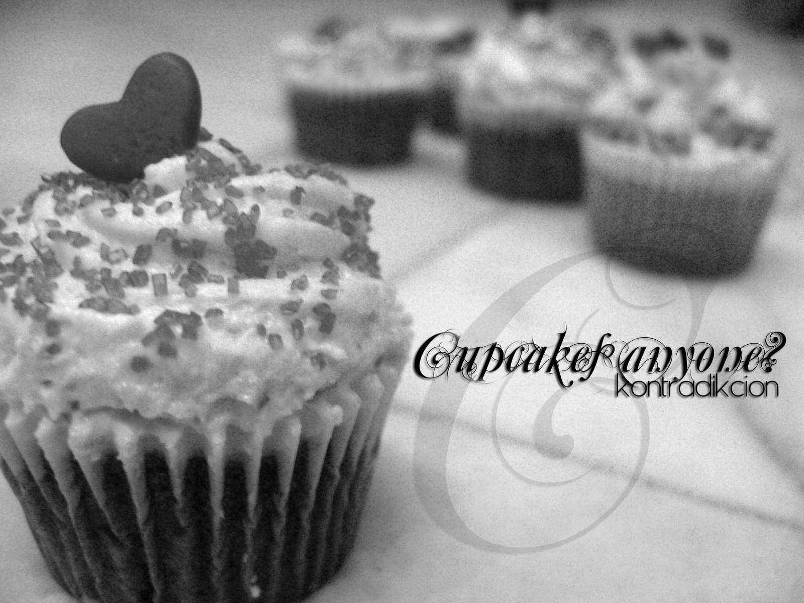 [cupcake+030++bw.jpg]