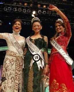 Agni with nadine and Miss Universe