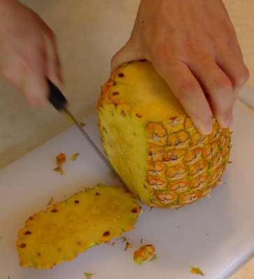 [07-how-to-slice-a-pineapple.jpg]