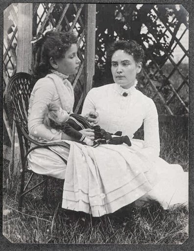 [Helen+Keller+and+Annie+Sullivan+1888+earliest+known+of+them+together.jpg]