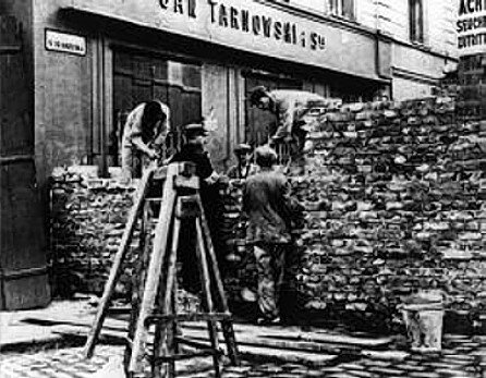 [Walling+off+the+Warsaw+ghetto,+August+1940.jpg]