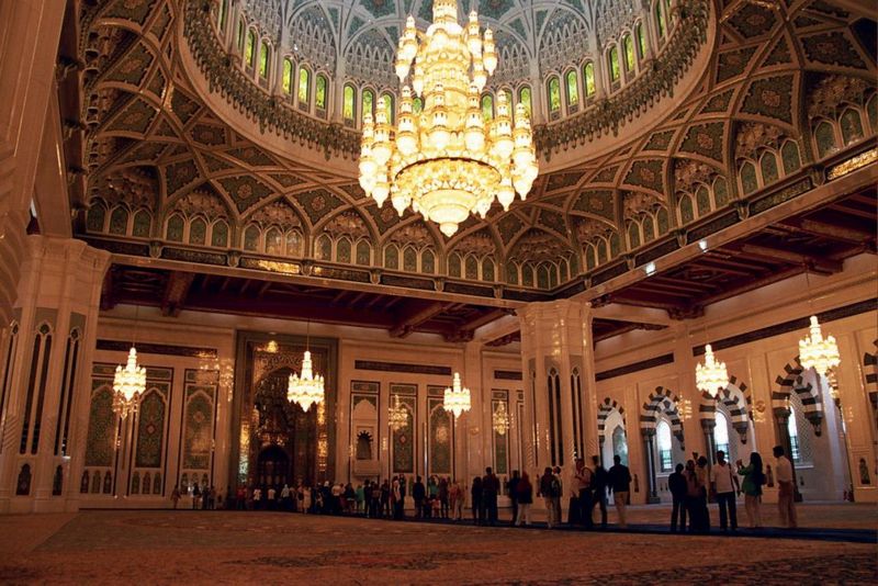 [800px-Oman-Muscat-Grand-Mosque-14.jpg]