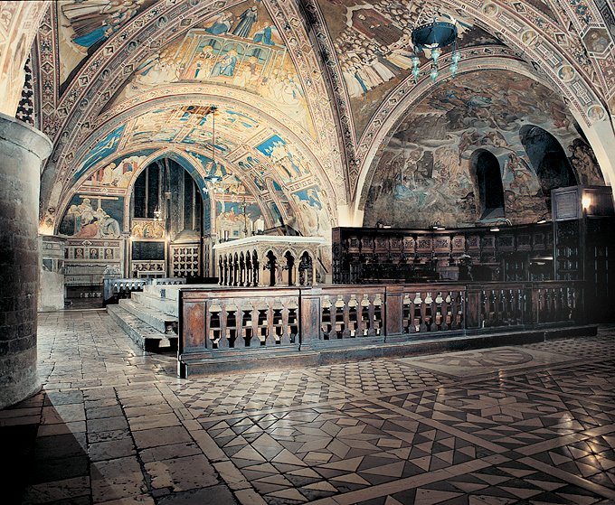 [Assisi_Altare_Basilica_inferiore.jpg]